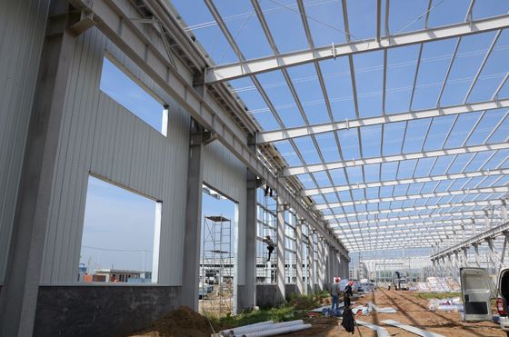 Q355B/Q235B फ्रेम के साथ पूर्व इंजीनियर स्टील संरचना गोदाम