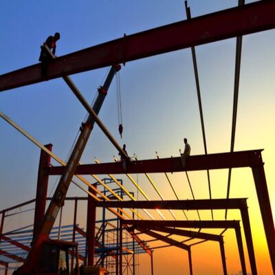अनुकूलन योग्य 10 मीटर-40 मीटर स्पैन और तेज स्थापना के साथ उच्च विश्वसनीयता स्टील वर्कशॉप बिल्डिंग